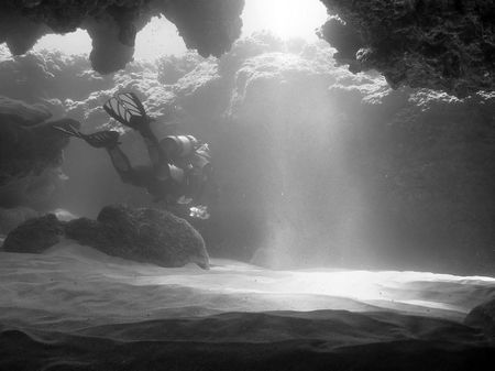 Swim through @ North Shore Oahu. by Glenn Poulain 