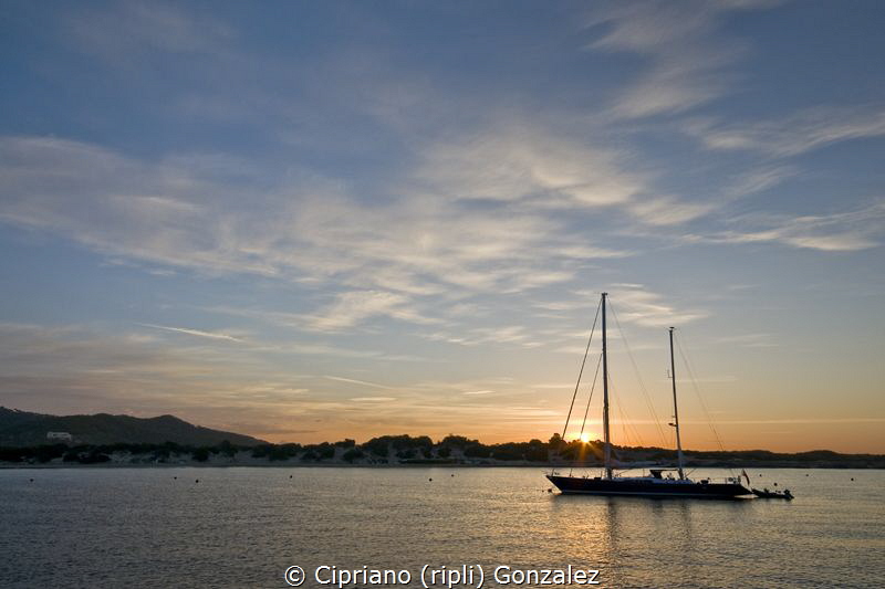 Sunrise from the divingboat by Cipriano (ripli) Gonzalez 