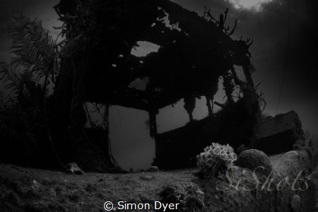 on the wreck of the doc polson in grand cayman 
Diving m... by Simon Dyer 