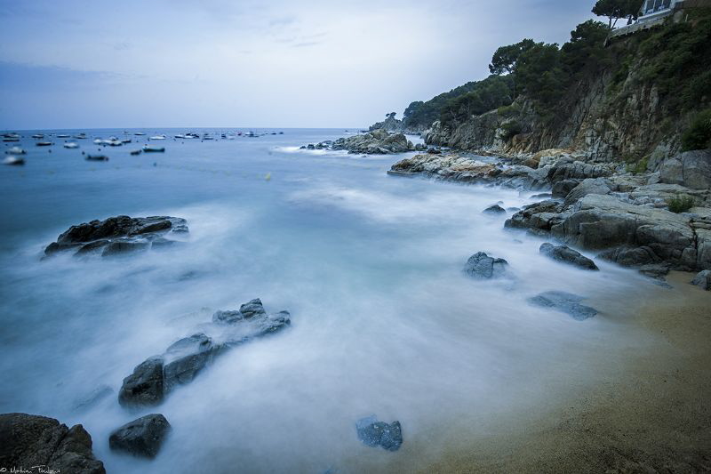 Sant-Roc beach (Calella, costa Brava) by Mathieu Foulquié 