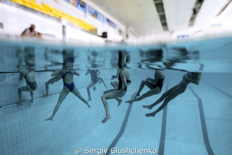 Water acrobatics. by Sergiy Glushchenko 