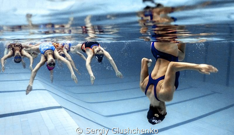 Synchronized swimming by Sergiy Glushchenko 