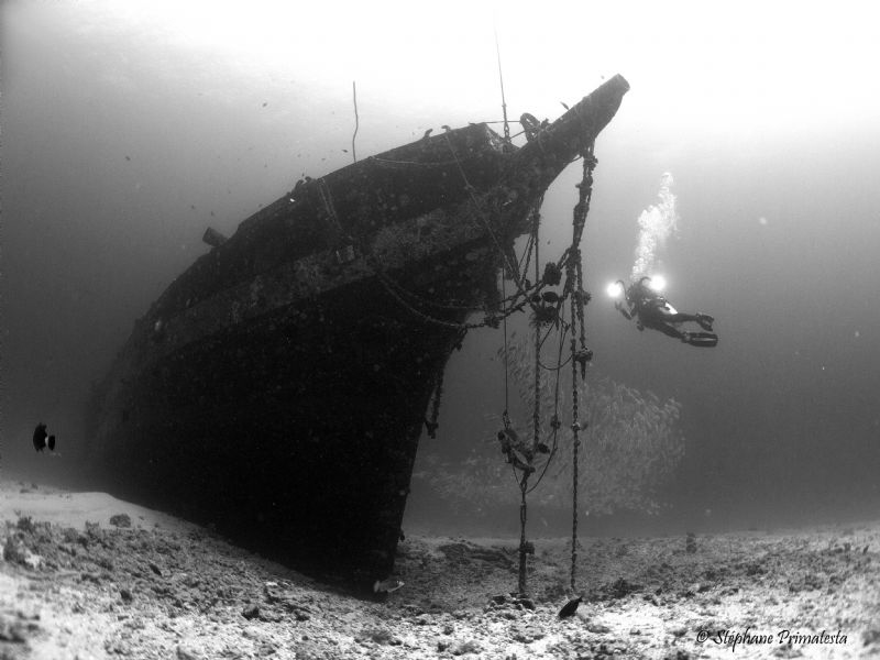 Carthaginian wreck, Lahaina, Maui by Stéphane Primatesta 
