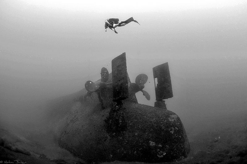 weightlessness reloaded (Sea venture's wreck, Reunion isl... by Mathieu Foulquié 