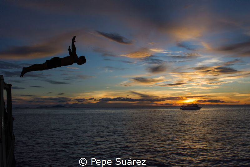 Sunset at Kho Bon and a diver which four dives a day is n... by Pepe Suárez 