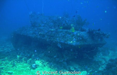 Tank wreck @43 meters down below by Vincent Guenoden 
