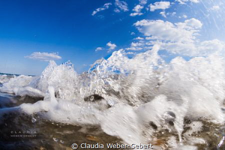 little splash wave....... by Claudia Weber-Gebert 