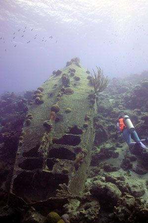 La Machaca wreck Bonaire. Take with Nikon Coolpix 990 + I... by Brian Mayes 