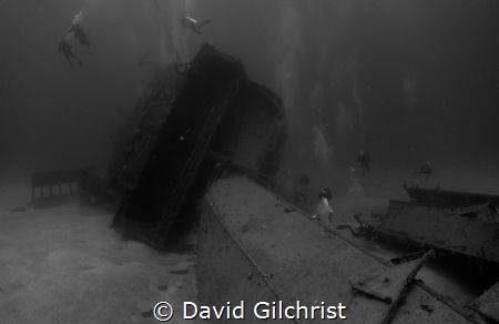 Divers explore El Aguila Wreck, Roatan , Honduras
 by David Gilchrist 