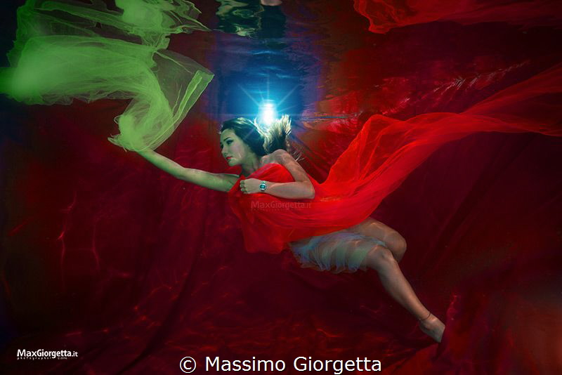 fashion in swimmingpool by Massimo Giorgetta 