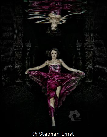 Underwater Fashion Shoot with manipulated background by Stephan Ernst 