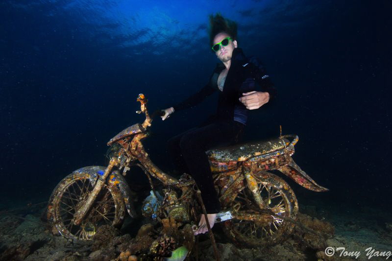Underwater Rider by Tony Yang 