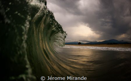 Wave by Jérome Mirande 