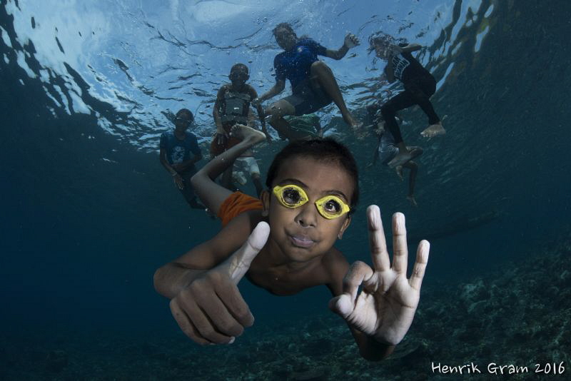 Village kids from Saumlaki - diving for the Camera with h... by Henrik Gram Rasmussen 