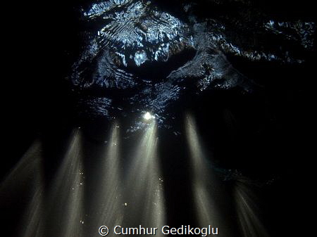 Under the jetty
LIGHT SHOW by Cumhur Gedikoglu 