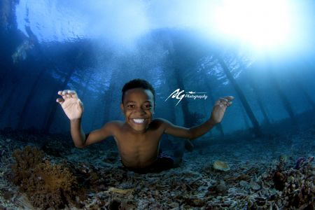 A kid from raja ampat by Ag Hu 