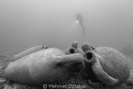 amphora and diver by Mehmet Öztabak 
