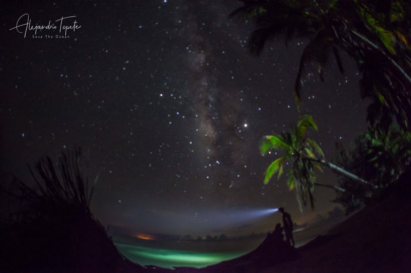 Milky way and the sea, Isla Lobos México by Alejandro Topete 