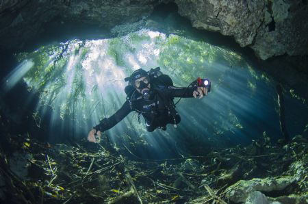 Cenote Dive Mexico by Graham Watters 
