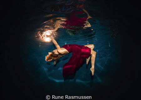 fashion dress shoot, in the pool on a cruise ship in the ... by Rune Rasmussen 