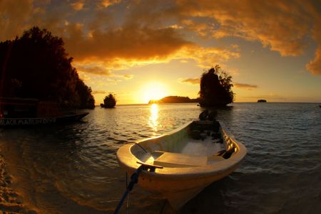 sunset in Kadidiri island, tomini bay... by Iman Brotoseno 