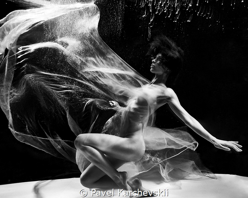 Underwater shooting in the studio by Pavel Karchevskii 