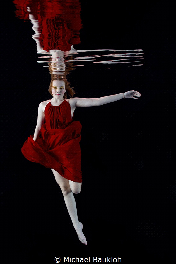 Beauty underwater by Michael Baukloh 