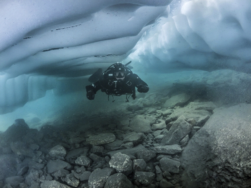 This picture is taken during an icedive in summer in Lago... by Brenda De Vries 
