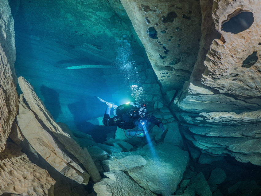 The most famous cave in the Lot region in France: Ressel.... by Brenda De Vries 