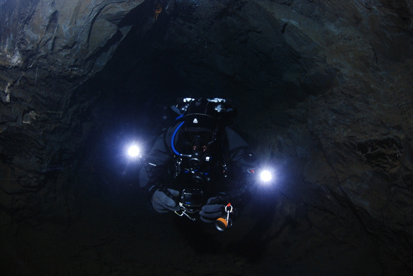 Diver in the Slatemine in Nuttlar by Andy Kutsch 