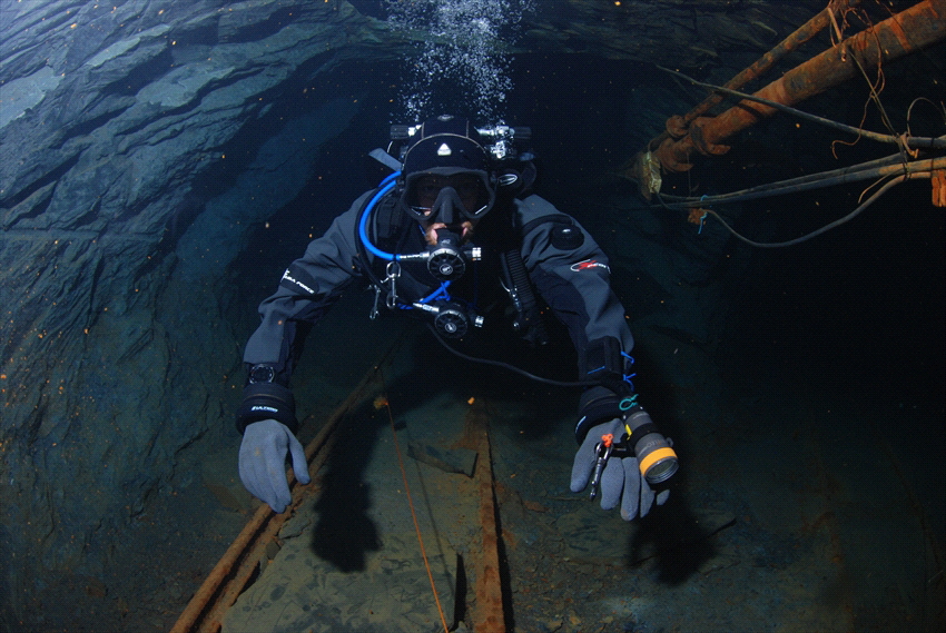 Dive in the slate Mine Nuttlar by Andy Kutsch 