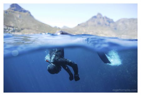 A freediver prepares to dive off Cape Town, with Lion's H... by Roger Horrocks 