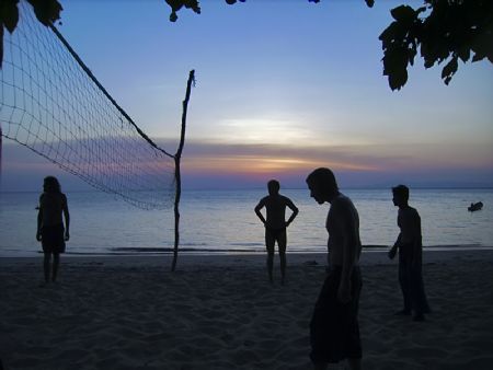 Evening Sports at sunset on a uncrowded beach in the Anda... by Patrick Neumann 