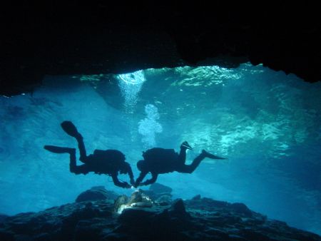 two caves divers putting the line for going in the caves, by Felipe Alfonso Gutierrez Hirata 