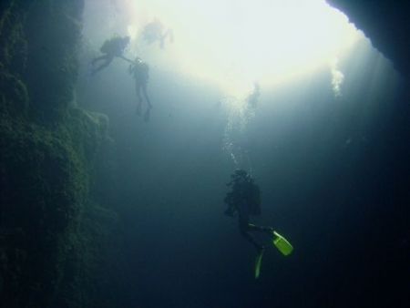 Returning to the Blue Hole to surface.
Gozo.Camera: Rico... by Ian Palmer 