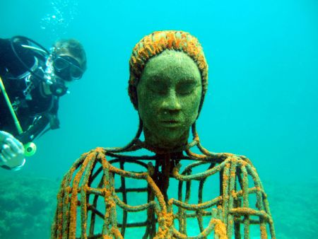 Sienna Sculpture, placed in Moiliniere underwater sculptu... by Jason Taylor 