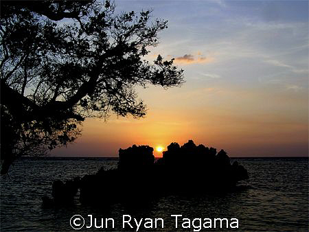 Apo Reef Sunset, Taken last April 30, 2007 by Jun Ryan Tagama 