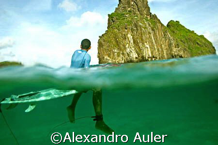 Young surfer at Cacimba do Padre's beach. Fernando de Nor... by Alexandro Auler 