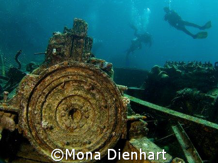 small wreck off Hurghada, taken with the E-900 in Ikelite... by Mona Dienhart 