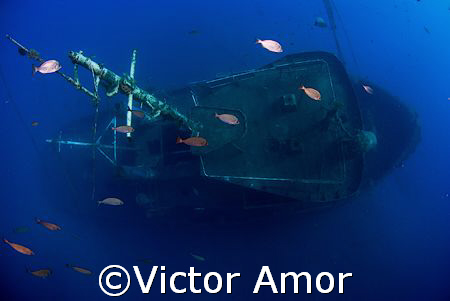 Over the wreck by Victor Amor 