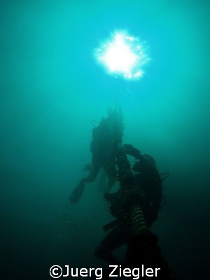 Divers ascending from 40m deep dive on line

Raja - Phu... by Juerg Ziegler 
