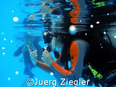 Scuba Instruction during IDC Course in Swimming Pool.

... by Juerg Ziegler 