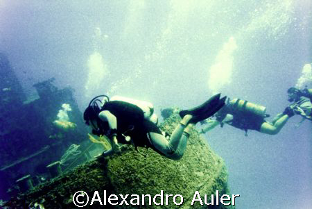 Taurus wreck at Recife's coast.nikonos v. film scan kodak... by Alexandro Auler 