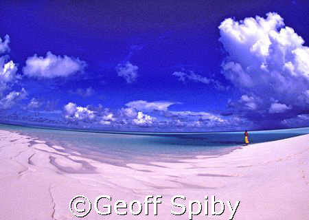 deserted island, deserted ocean by Geoff Spiby 