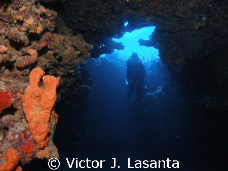 coming down the chimney dive site at parguera area!!!!! by Victor J. Lasanta 
