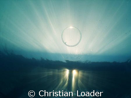 bubble ring and sunburst - under the jetty at the Four Se... by Christian Loader 