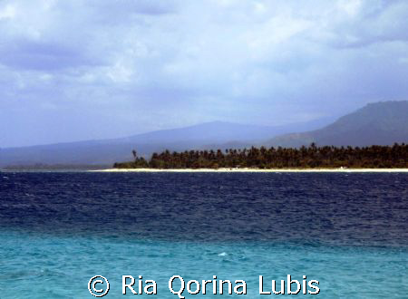 During surface interval, Gili Air, Lombok by Ria Qorina Lubis 