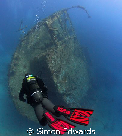 Chrisoula K / Marcos . stern view 12m deep .. Nikon D200 ... by Simon Edwards 