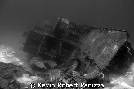 Ghost Ship
Canon G-9,  Ikelite Housing w/ DS-51 Strobe. ... by Kevin Robert Panizza 
