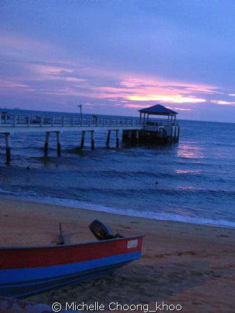 take a rest from diving and enjoy beauty of Tioman sunset. by Michelle Choong_khoo 